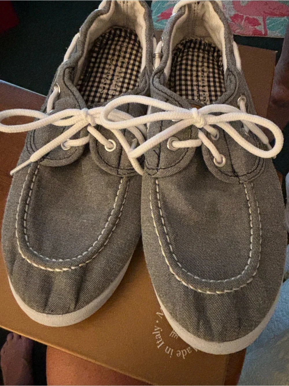Great condition Women’s Grey Canvas Boat Shoes with White Laces. Sz 7.